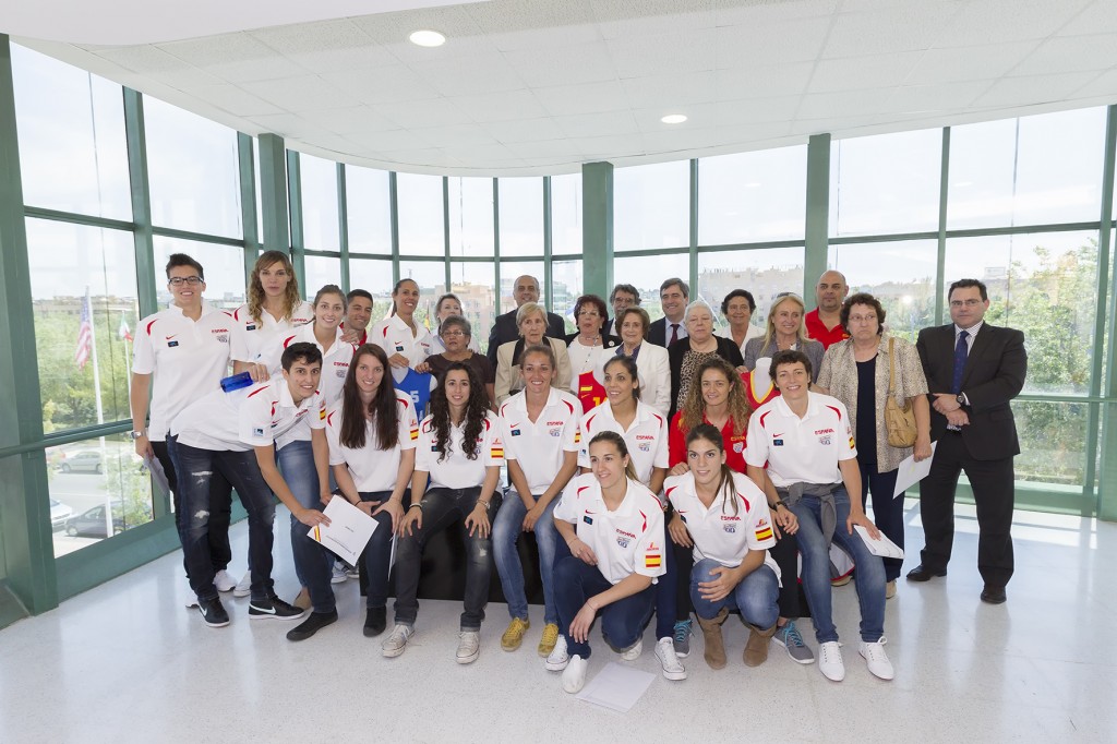 La Federación Española rinde homenaje a la primera selección femenina de la historia en su 50 anivesario y a las campeonas de 1993