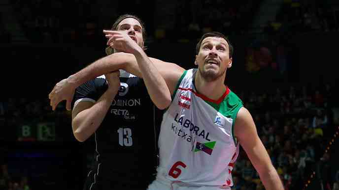 El Baskonia rescinde a Planinic y busca un cinco, un escolta y un base