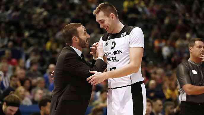 El Bilbao Basket elimina (72-73) en un apretado duelo al Barça y agrava las dudas sobre el proyecto