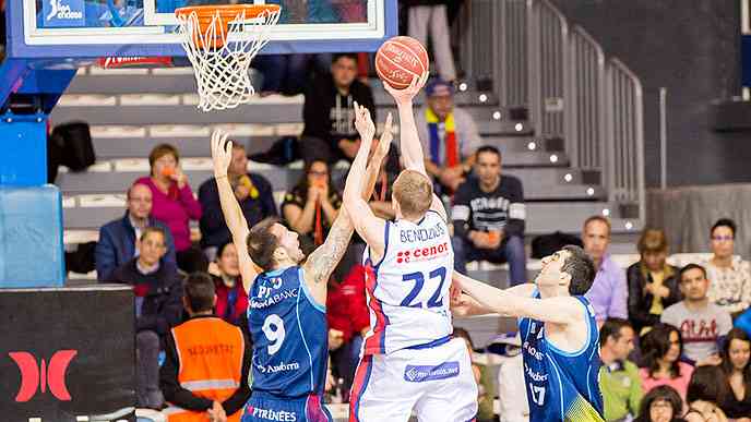 El Unicaja se asegura la sexta posición al ganar al Valencia Basket y el Obradoiro logra la permanencia tras imponerse en Andorra