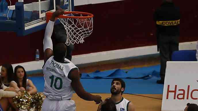El Bilbao Basket y el Unicaja ganan y siguen aspirando al playoff