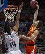 El Valencia Basket gana al Real Madrid sobre la bocina en la prórroga con dos nuevas bajas (87-86)