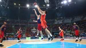 El Valencia Basket gana al Barça (76-67) y se mete por quinta vez en la final