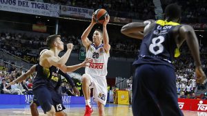 El Real Madrid supo sufrir al máximo hasta ganar; paliza del Baskonia al Galatasaray