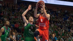 El Unicaja fuerza el desempate (79-71) y el título se decidirá el miércoles en Valencia