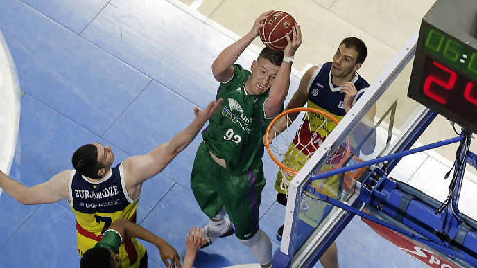 El Valencia barre a un Barcelona nuevamente lamentable (76-59) y el Unicaja, al Andorra