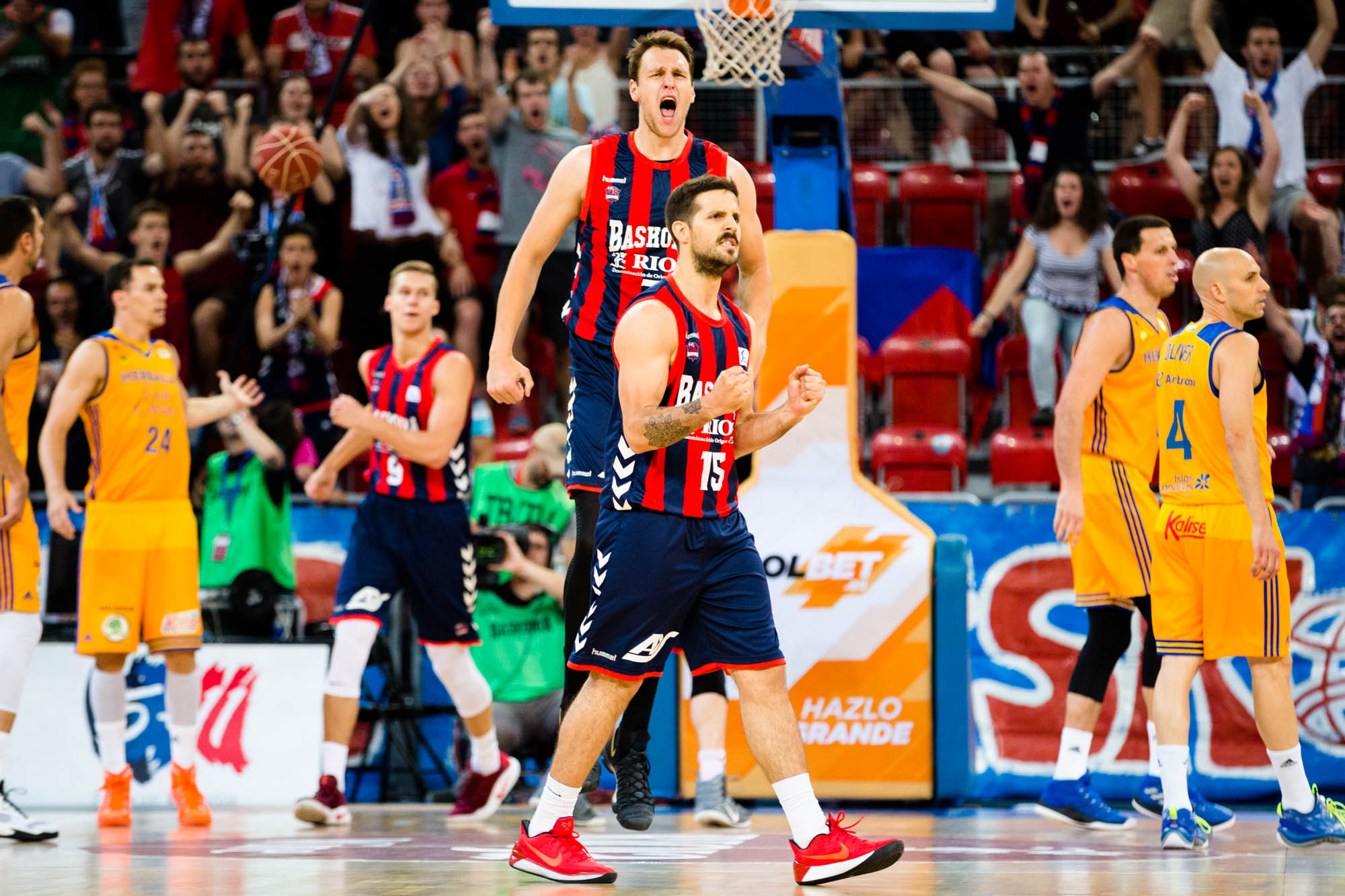 Kuric falló un triple para ganar y el Baskonia pasa a semifinales (73-71)