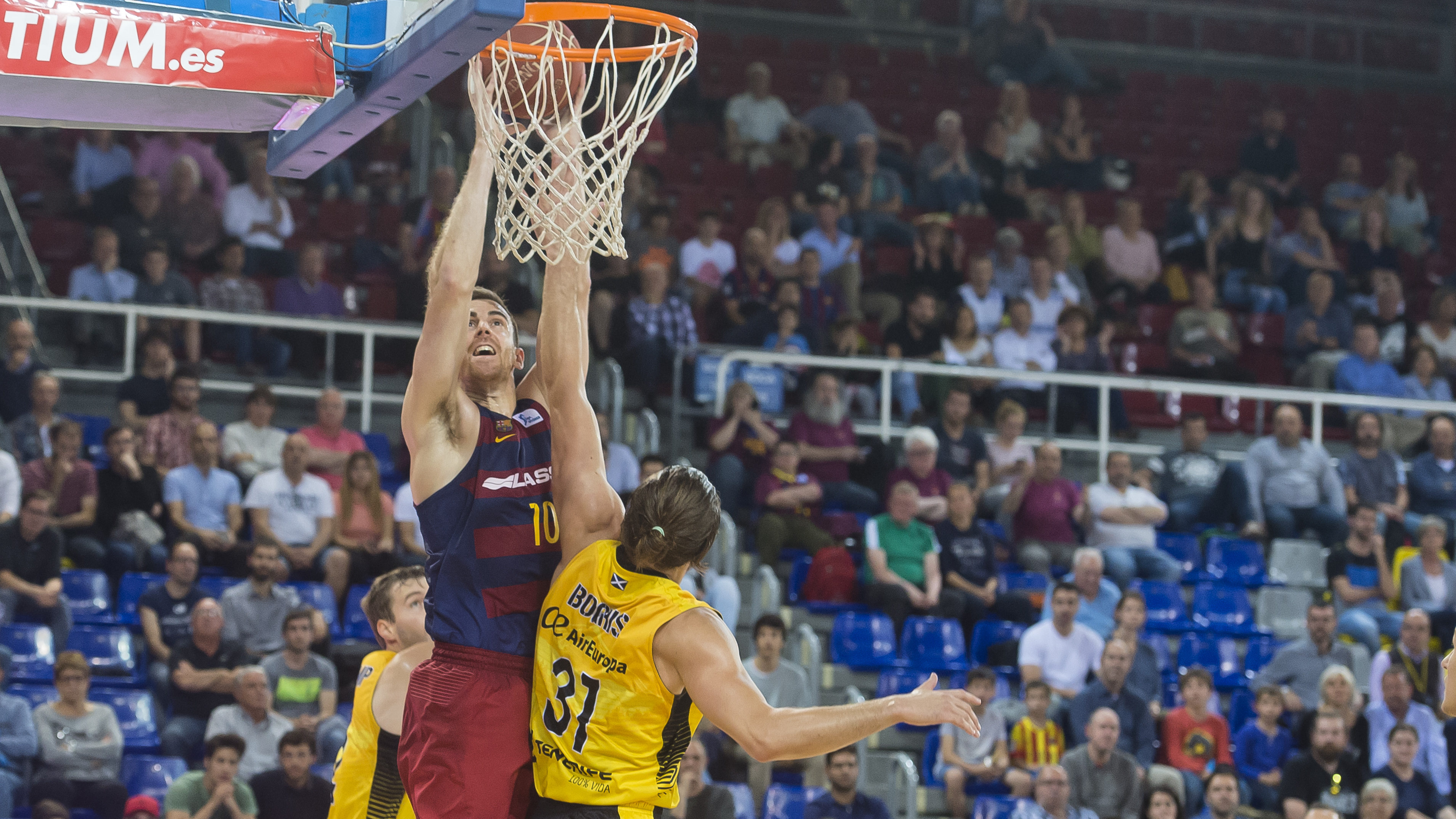 Un brillante Iberostar vence de nuevo al Barça y puede acabar cuarto y con factor cancha