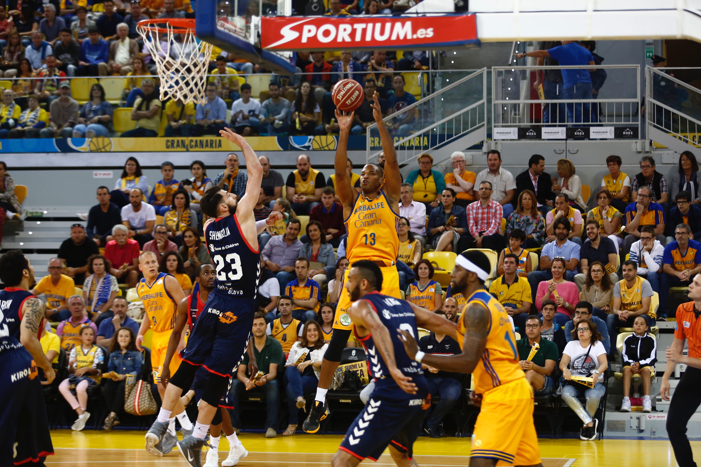 El Gran Canaria también fuerza el desempate ante el Baskonia (94-79)