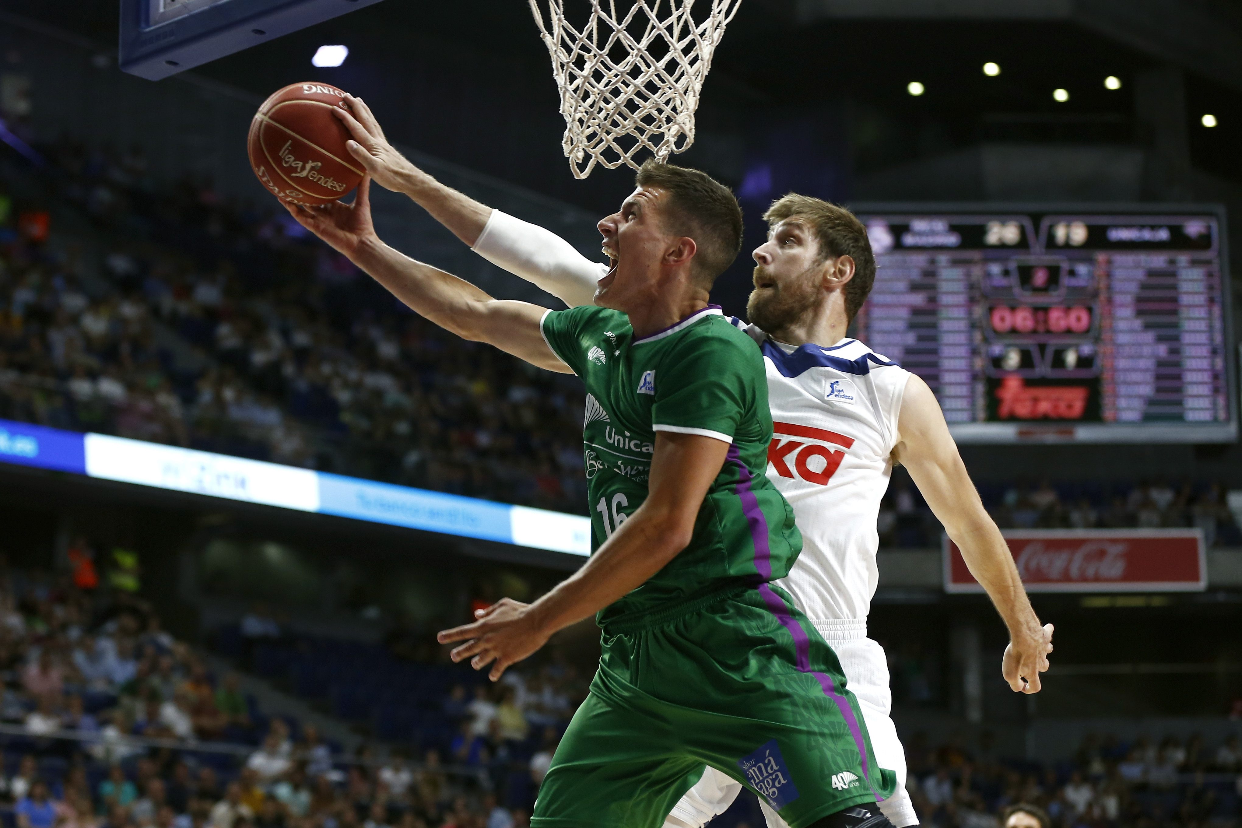 Llull ejecuta a un Unicaja que remontó y perdió sus opciones en la recta final (71-68)