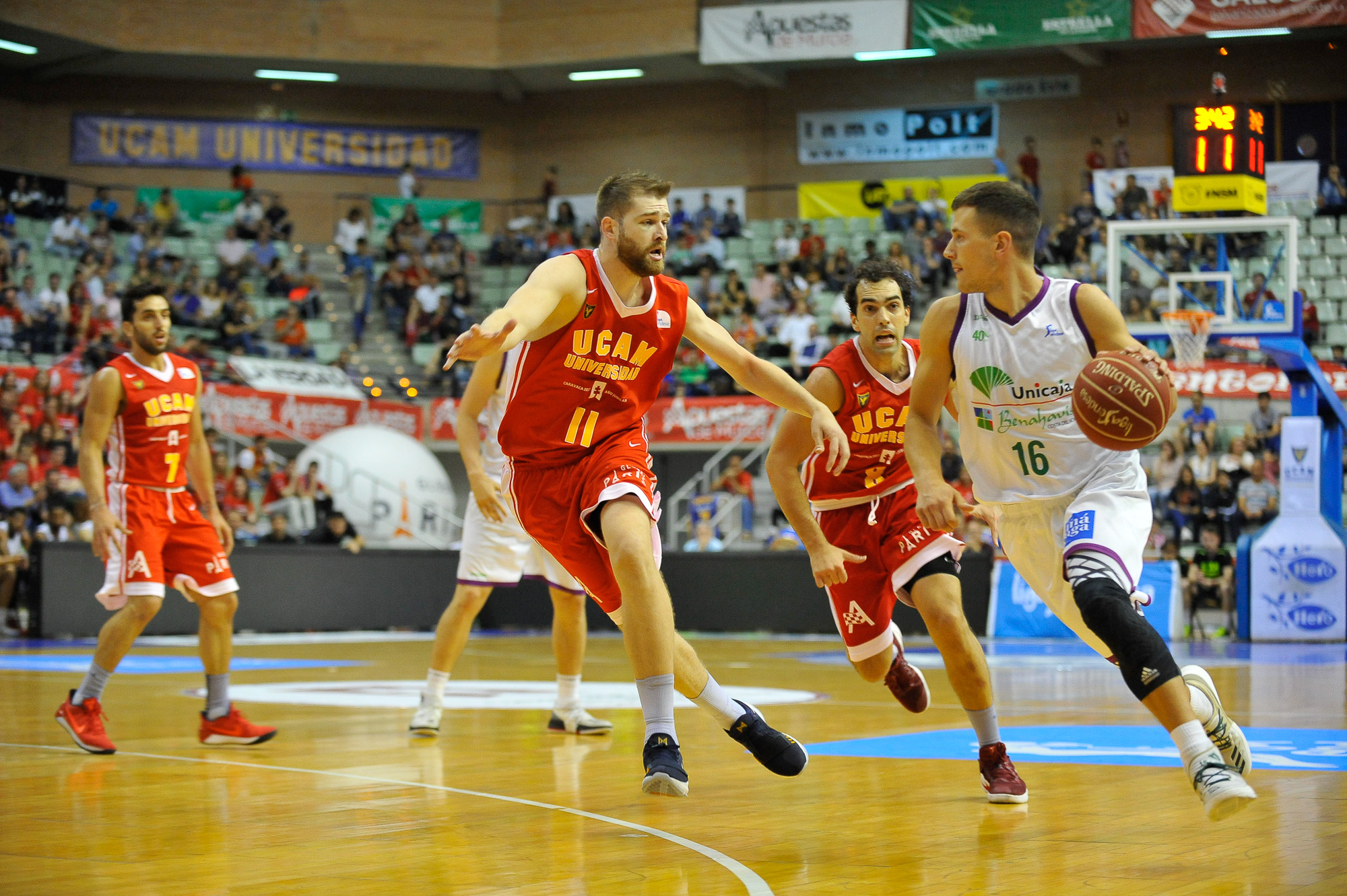 El Zaragoza cayó en Manresa y se complicó la permanencia; Unicaja y Obradoiro ganaron a domicilio