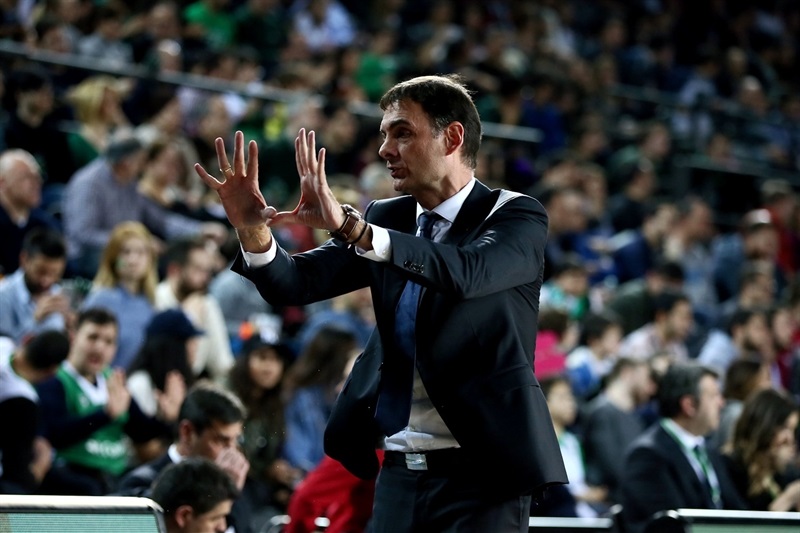 La espada pende sobre un resignado Bartzokas ¿será hoy su último partido?