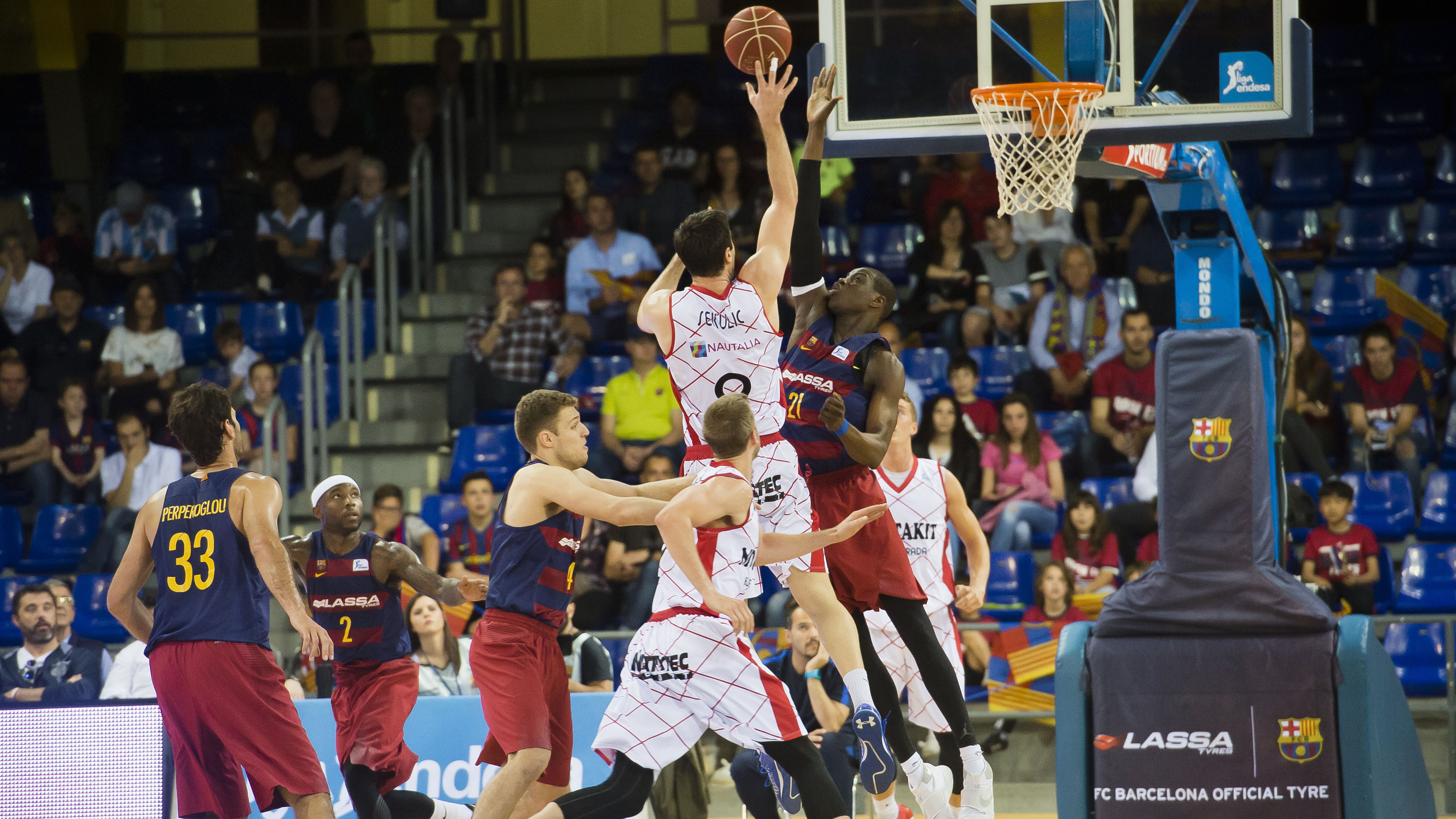 El Barcelona gana y tiene todo a favor para tener factor cancha; el Joventut logra la permanencia