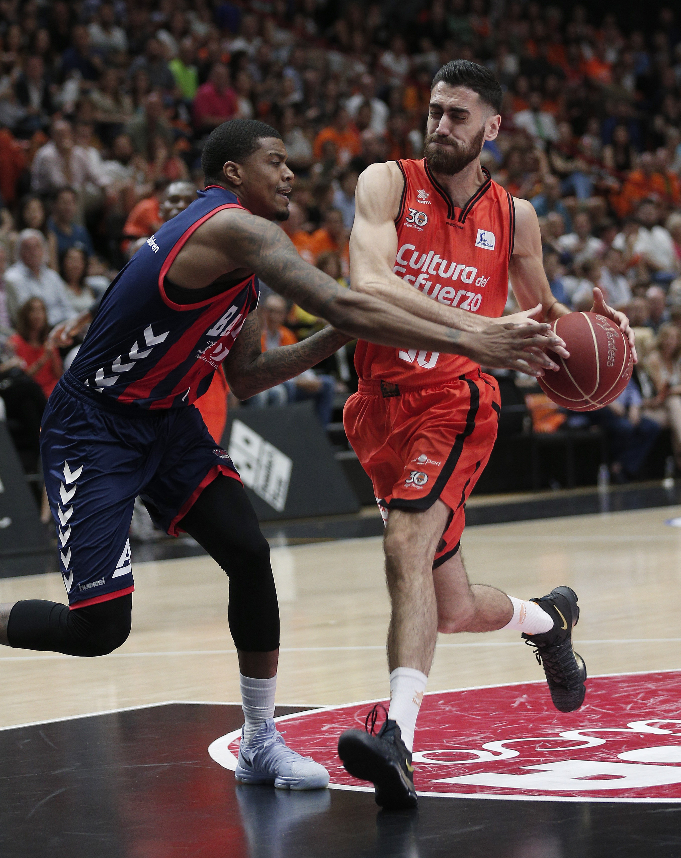 El Valencia Basket se lleva una intensa batalla (75-69) para adelantarse 2-1