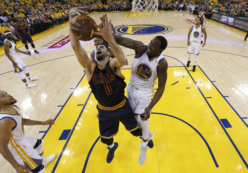Los Warriors arrollan en la segunda mitad a los Cavaliers (113-90)