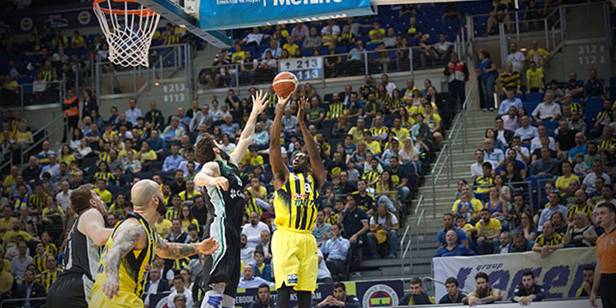 El Panathinaikos empata a uno la final; el Efes y el Armani, contra las cuerdas