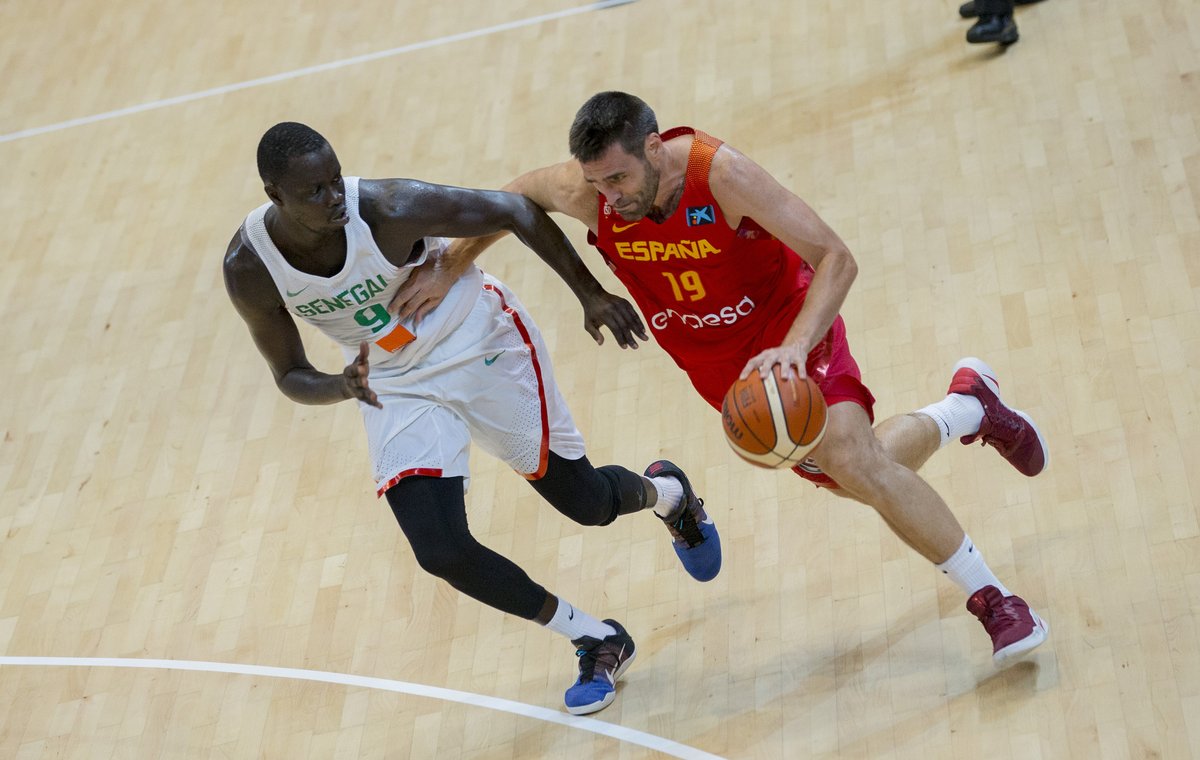 España mete una velocidad más en su preparación y gana a Senegal (80-69)