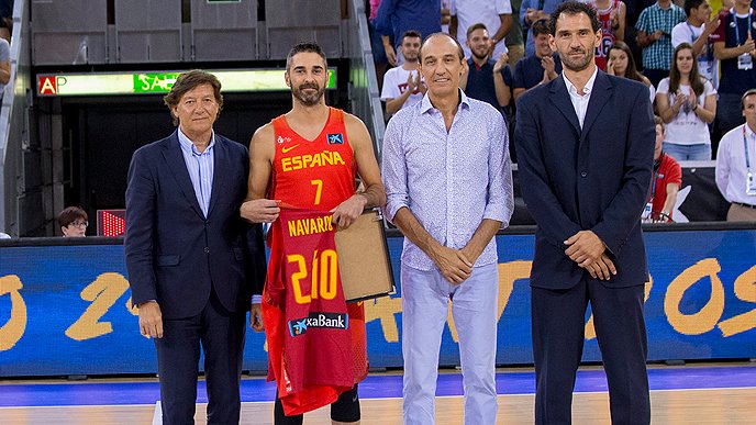 España barre (90-44) a una floja Venezuela en un partido histórico para Navarro