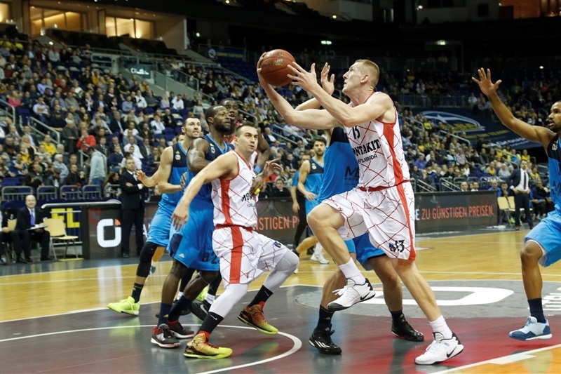 Efes y Baskonia hicieron oferta al Fuenlabrada por Rolands Smits, pero el Barcelona intenta ahora llevarse al letón