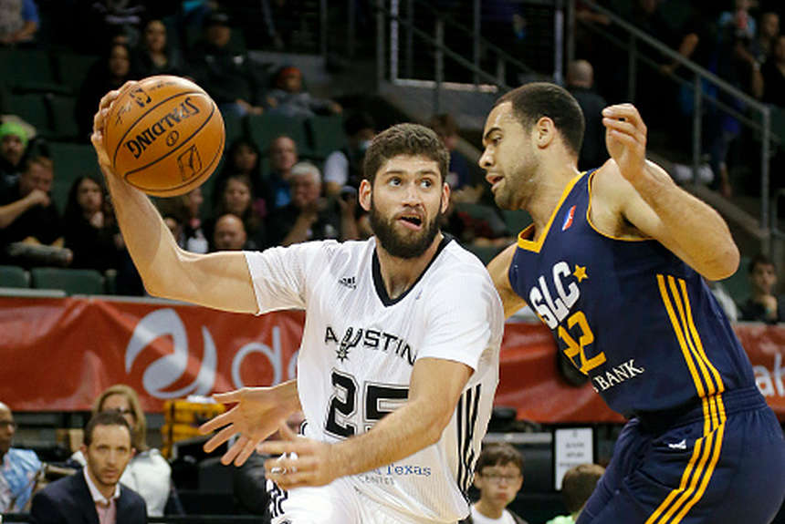 El Baskonia ha fichado al alero argentino Garino y cede a Sedekerskis al San Pablo Burgos