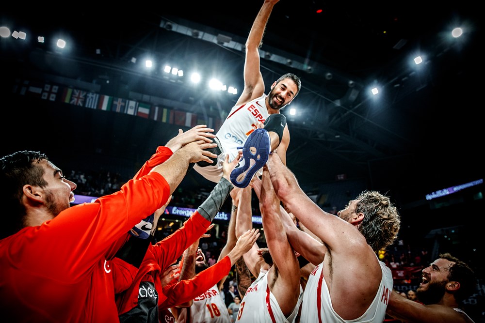 Elogios a la Bomba en su adiós y Pau Gasol no pone fecha al suyo