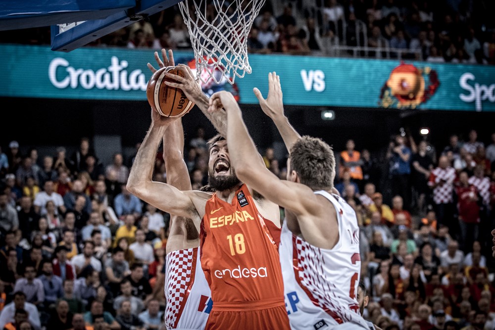 España celebra con victoria el partido mil de su historia y será líder de grupo tras derrotar a Croacia