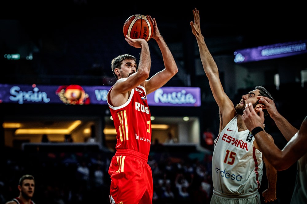 Shved acabó como máximo anotador en una lista dominada por los NBAs