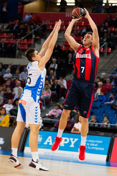 Primer triunfo del Zaragoza, el Baskonia remonta 15 puntos y el Gran Canaria barre al Joventut