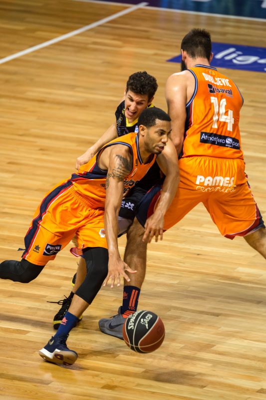Horarios de la cuarta jornada: Fuenlabrada, dura prueba para el Baskonia y Valencia Basket-Real Madrid esta tarde