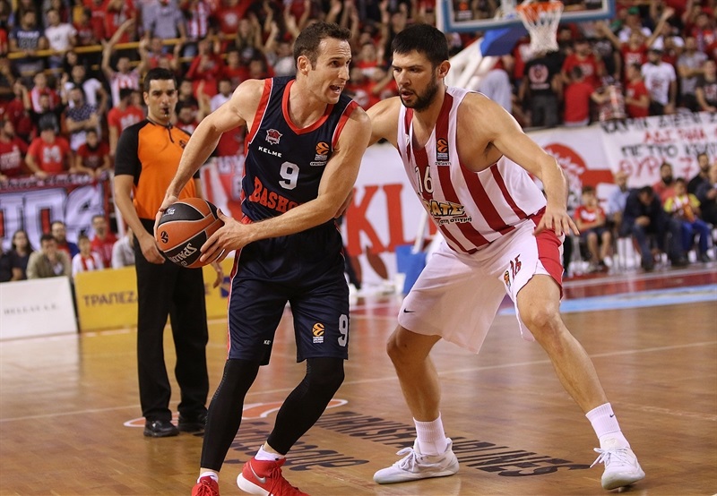 El Unicaja gana en un buen final al Fenerbahce; el Baskonia no tuvo opción ante un serio Olympiacos
