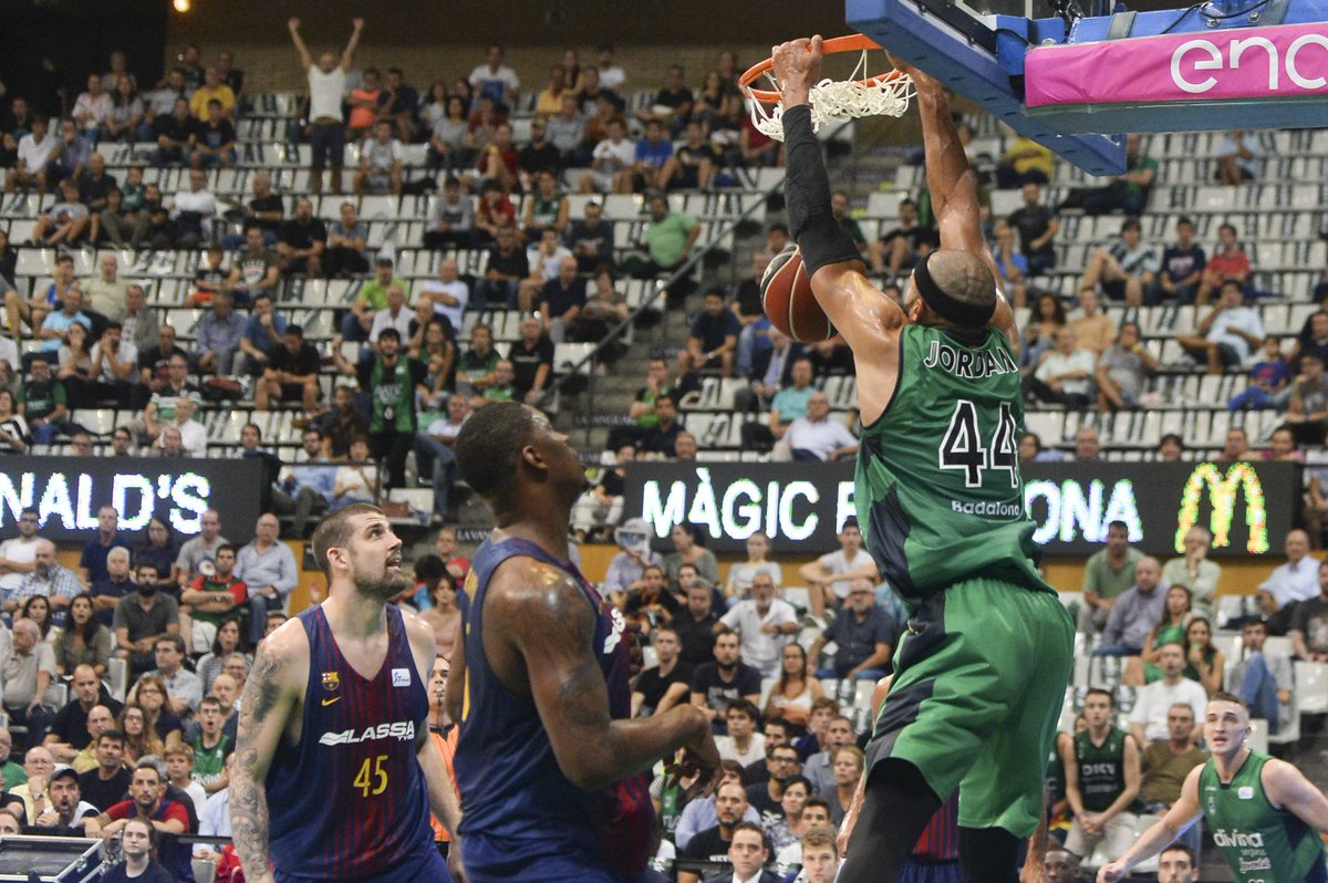 El Barcelona se lleva por décima vez seguida el triunfo de Badalona (72-74)
