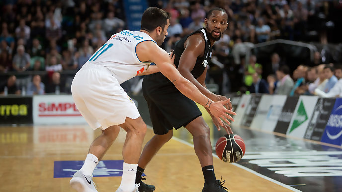 El Real Madrid vence en Bilbao yendo de menos a más (80-87)