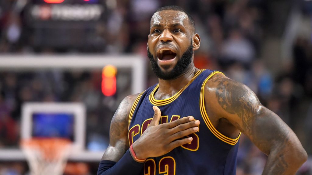 Encuesta entre los General Managers: los Warriors claros favoritos al anillo y Lebron James y Doncic, nombres destacados