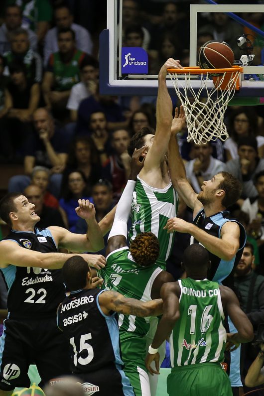 El Joventut gana tras dos prórrogas y Estudiantes provoca la séptima derrota del Betis con un gran Landesberg