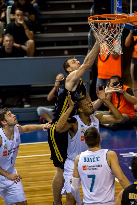 Unicaja busca cupo: conversaciones con Fran Vázquez