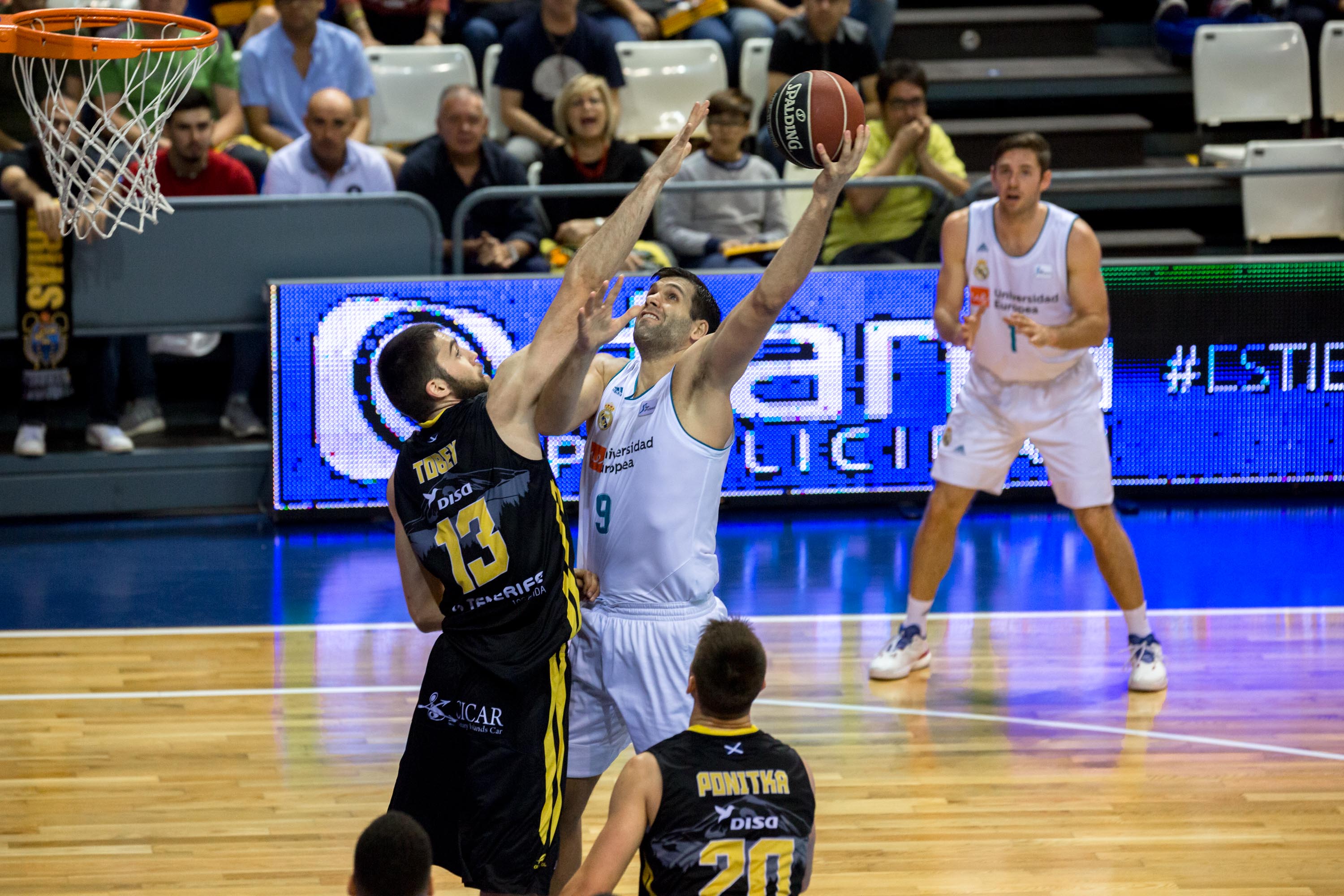 El Real Madrid aguantó su pequeña ventaja y logró un trabajado triunfo ante el Iberostar (74-84)