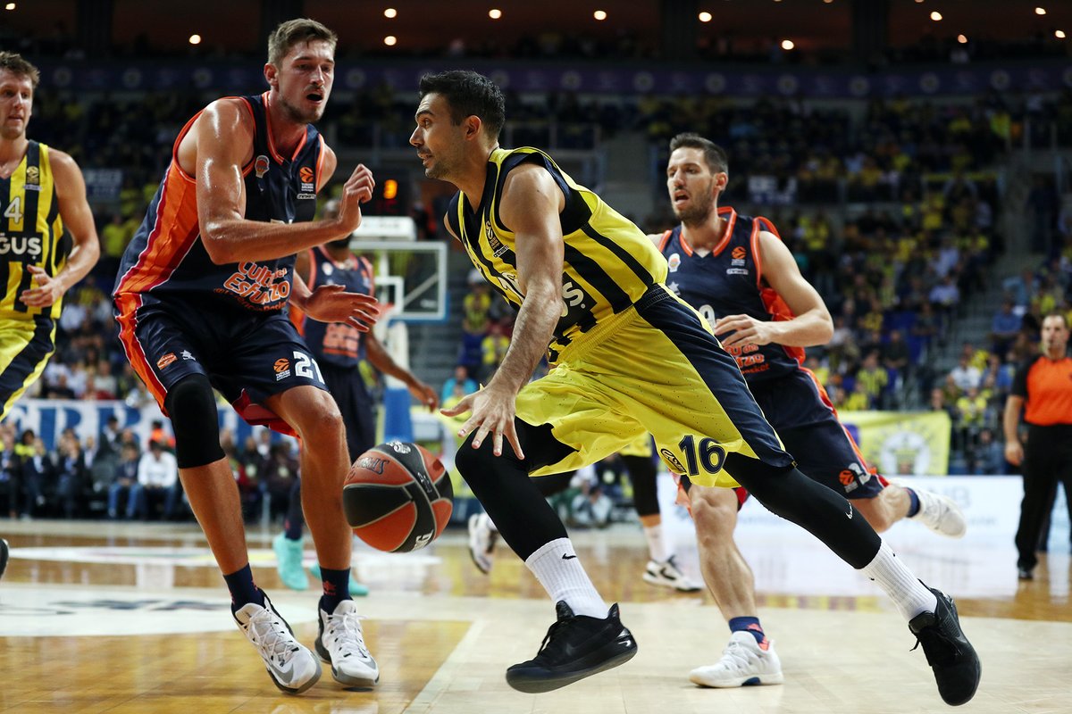 Valencia cae ante el Fenerbahce; Beaubois repite canasta ganadora para Baskonia