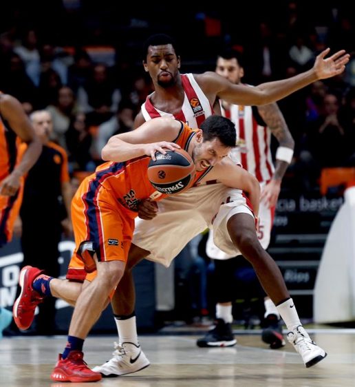 El Baskonia y el Valencia Basket caen en casa sin opción alguna contra Fenerbahce y Olympiacos
