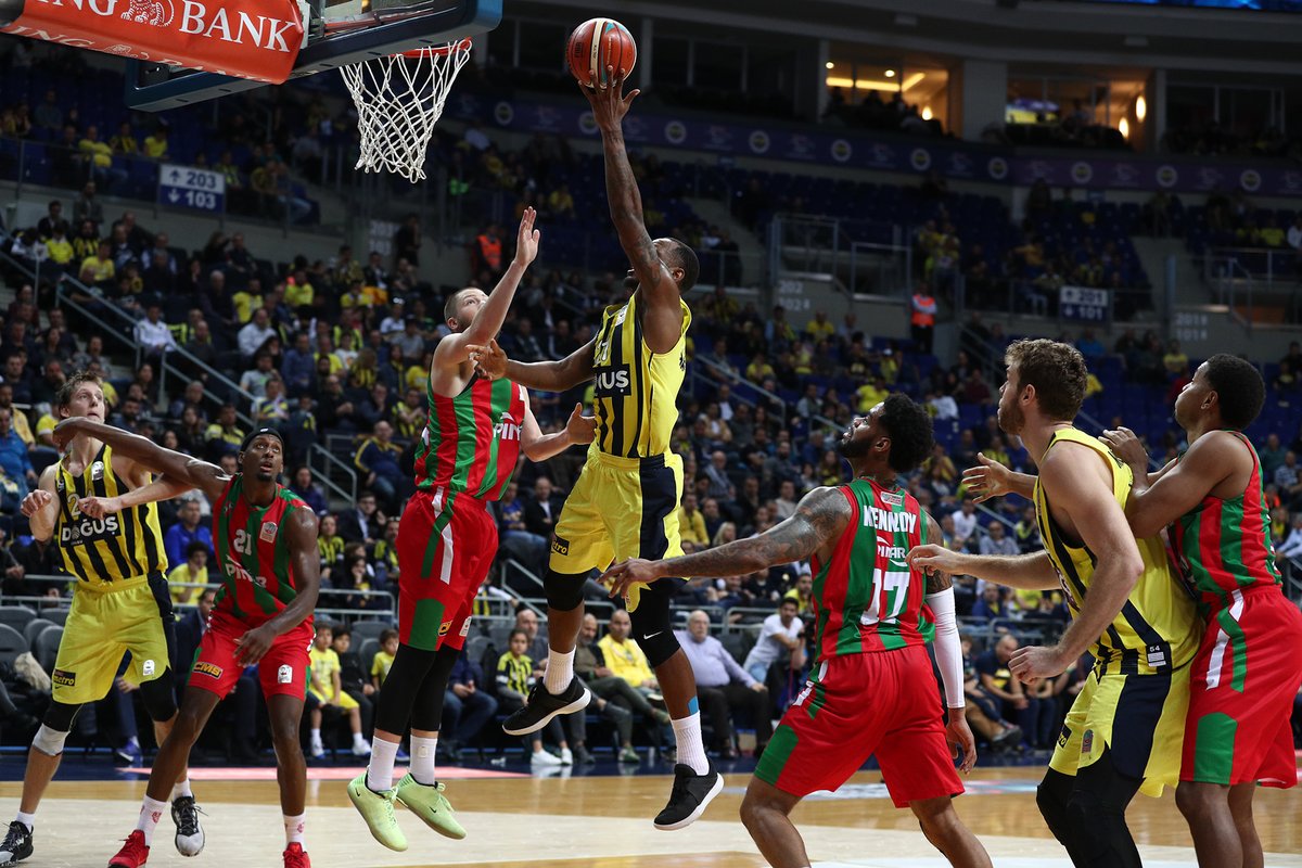 El CSKA, líder invicto tras ganar al Khimki; el Efes cumple en la liga turca