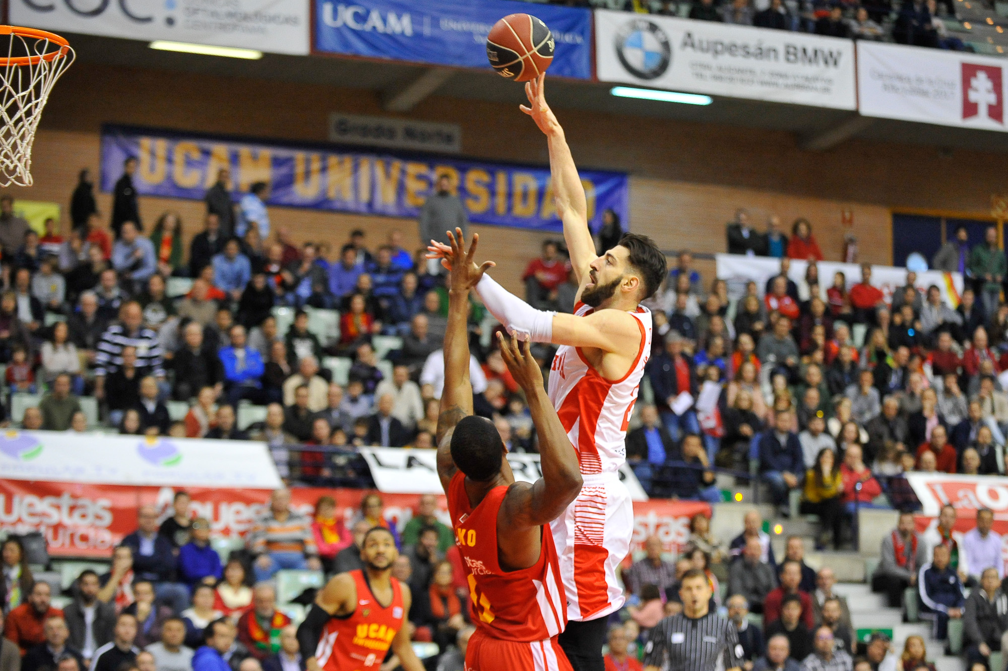 El Barça arrolla al Fuenlabrada (101-74) y el UCAM Murcia derrota al Baskonia (78-67)