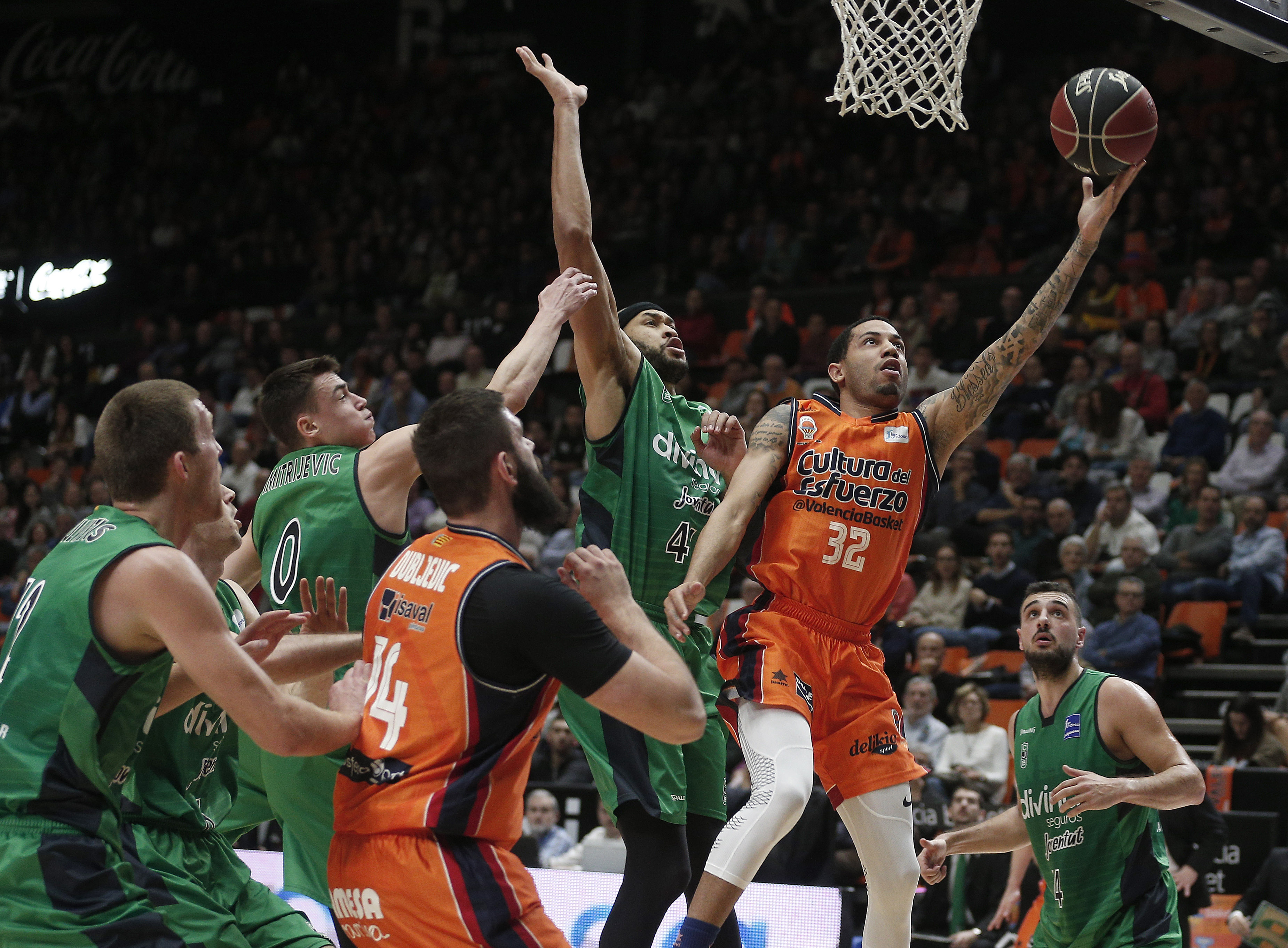 El Valencia Basket barre al Joventut, el Iberotar al ‘Granca’ para aspirar a la Copa y el Obradoiro cae y pierde opciones