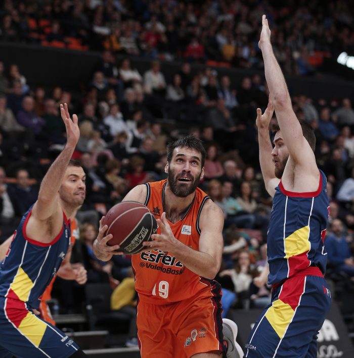 El Valencia Basket gana tras una prórroga al Andorra y el Baskonia sufre contra el Obradoiro (85-78)