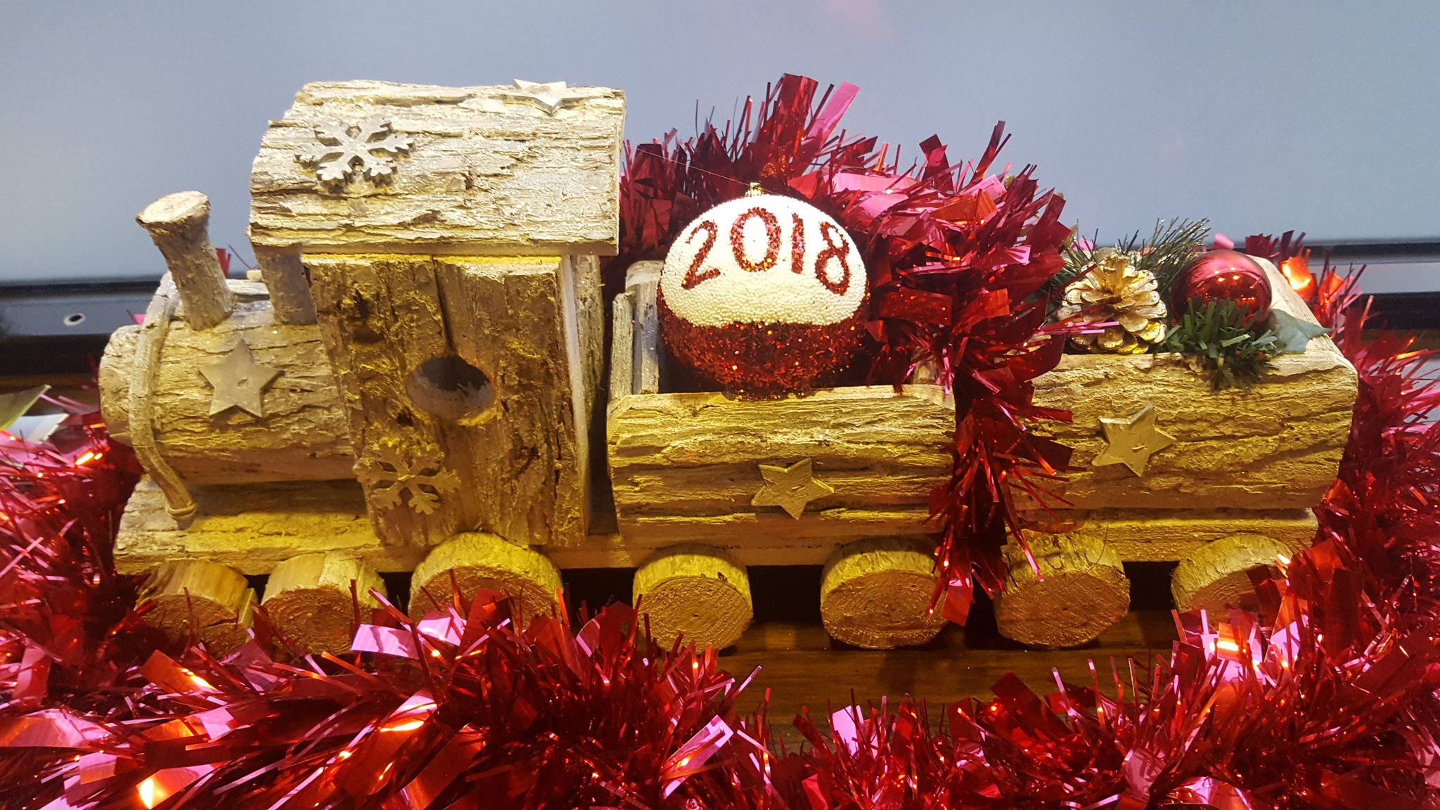 Queremos desearos un Feliz 2018-Feliç any nou-Urte berri on-Feliz ano novo
