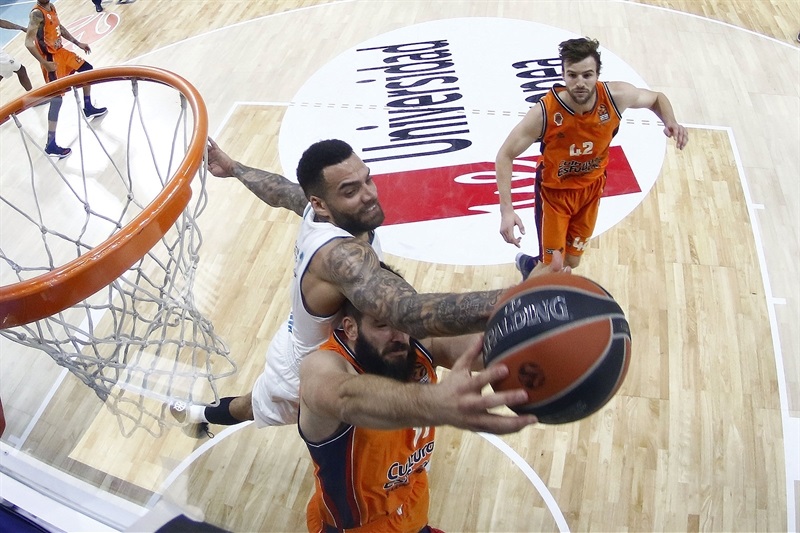 El Real Madrid barre en el último cuarto al Valencia Basket (91-72)