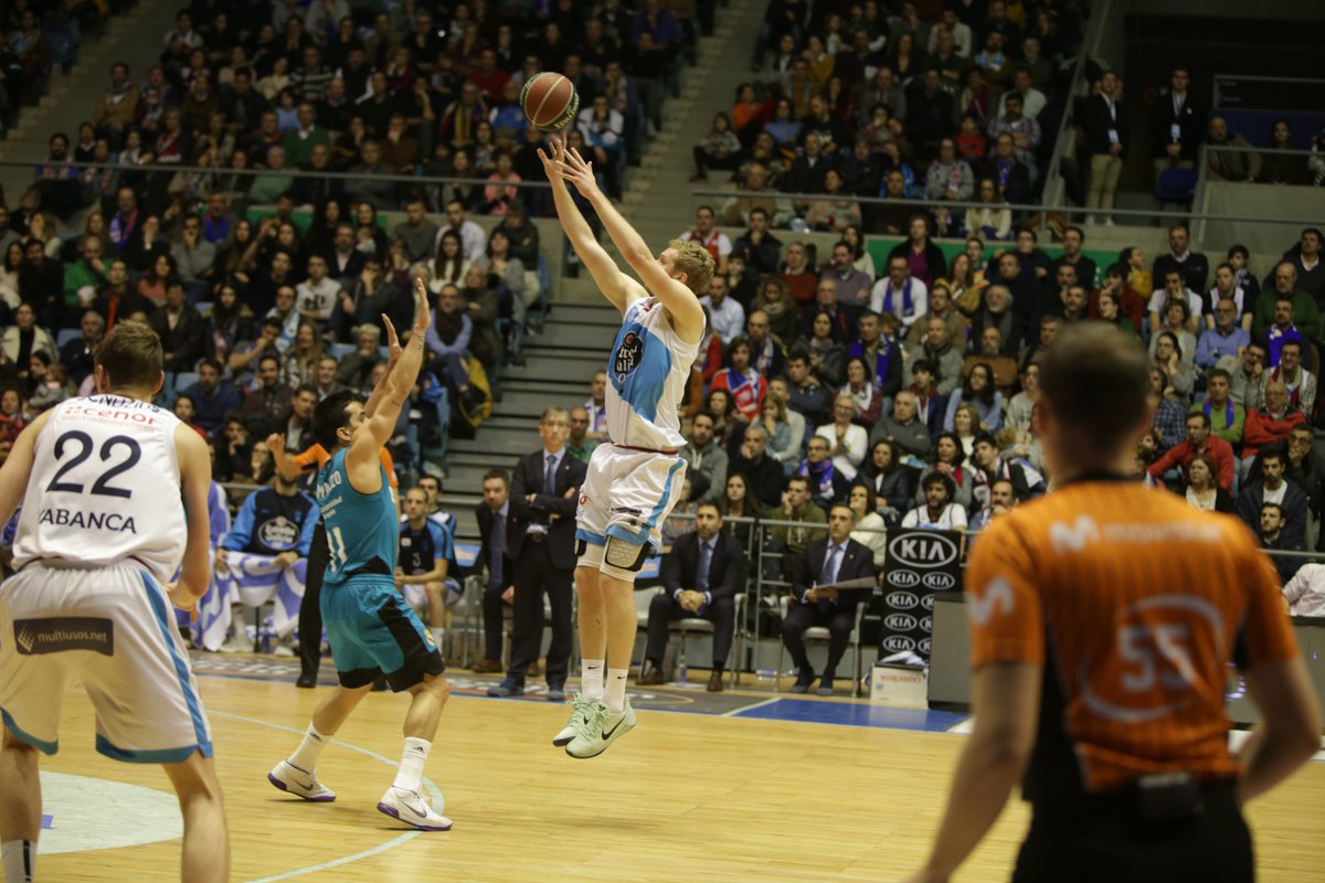 El Real Madrid se lleva un espectacular duelo (93-102) con un 19 de 36 en triples por 17 de 33 el Obradoiro