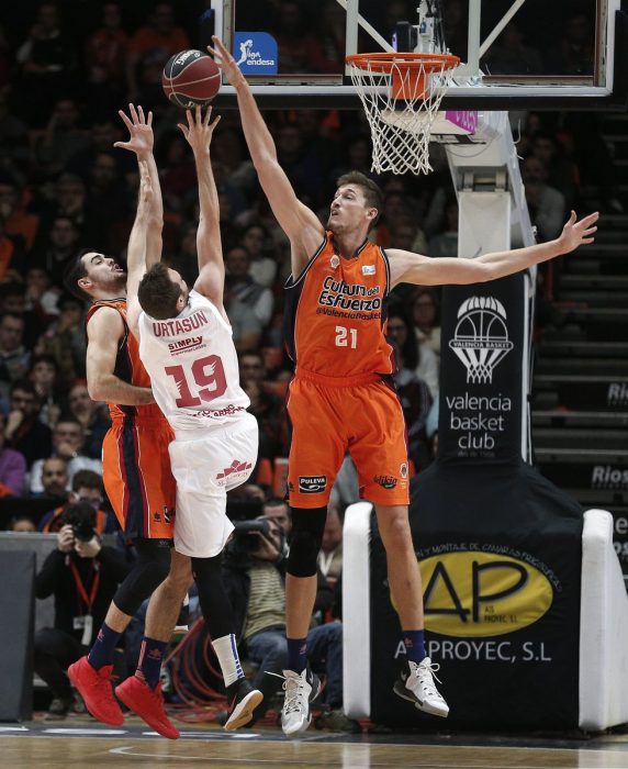 El Valencia Basket derrota por 45 de diferencia a un triste Zaragoza; el Gipuzkoa Basket pudo con el Obradoiro