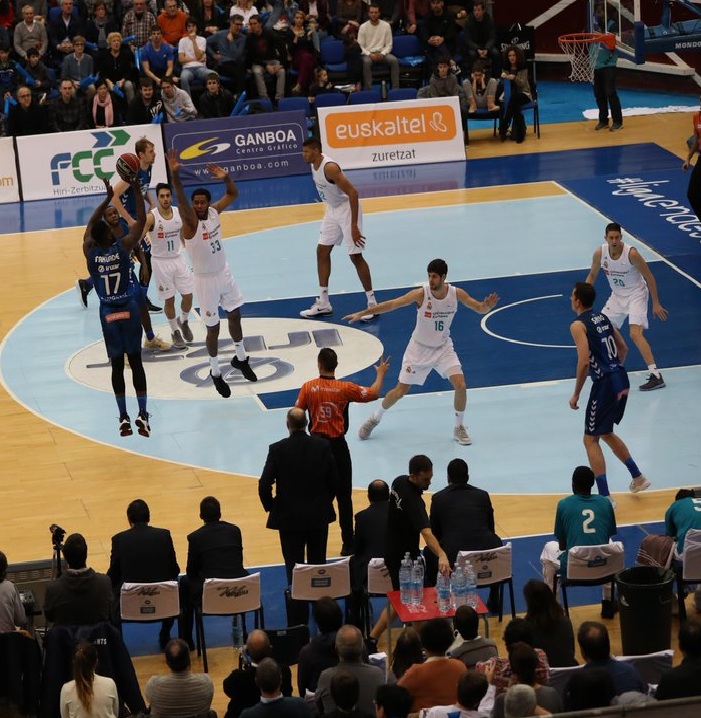 Carroll lanza al Real Madrid al triunfo en Donostia con seis triples en el tercer cuarto