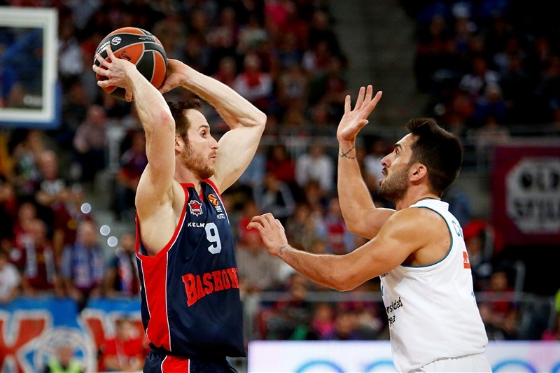 El Baskonia busca la octava plaza en la pista del Real Madrid; el Unicaja, obligado a ganar al Armani