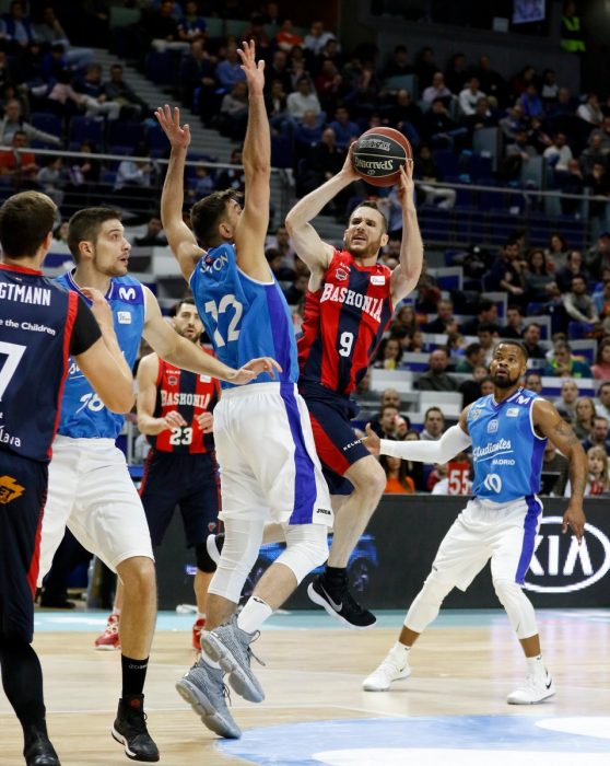 Espectacular 15 de 22 en triples para el Obradoiro y gana al Valencia Basket; el Baskonia gana tras remontar 14 puntos al ‘Estu’