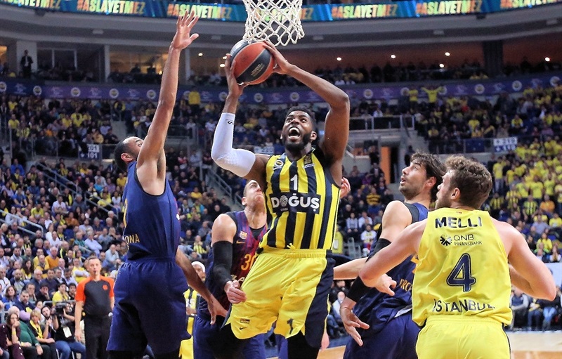 El Barcelona peleó hasta el final pero cayó ante el Fenerbahce; enorme triunfo del Valencia Basket pero con lesión preocupante de Van Rossom